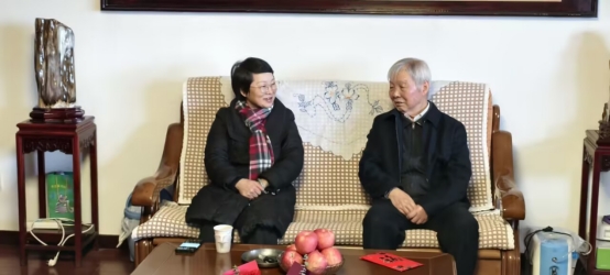 心系桑榆晚 情暖夕阳红——校领导新春佳节前夕看望慰问离退休老同志